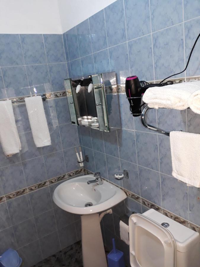 Drini Hotel Rrashbull Ngoại thất bức ảnh